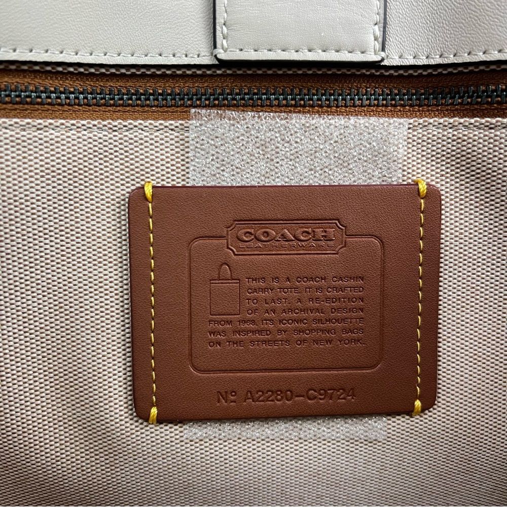NWT Coach Cashin Carry 32 Trompe L’oeil C9724 Spring 2022 Runway Collection - Picture 11 of 16